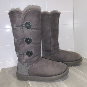 UGG Bailey Button Triplet Boot Grey